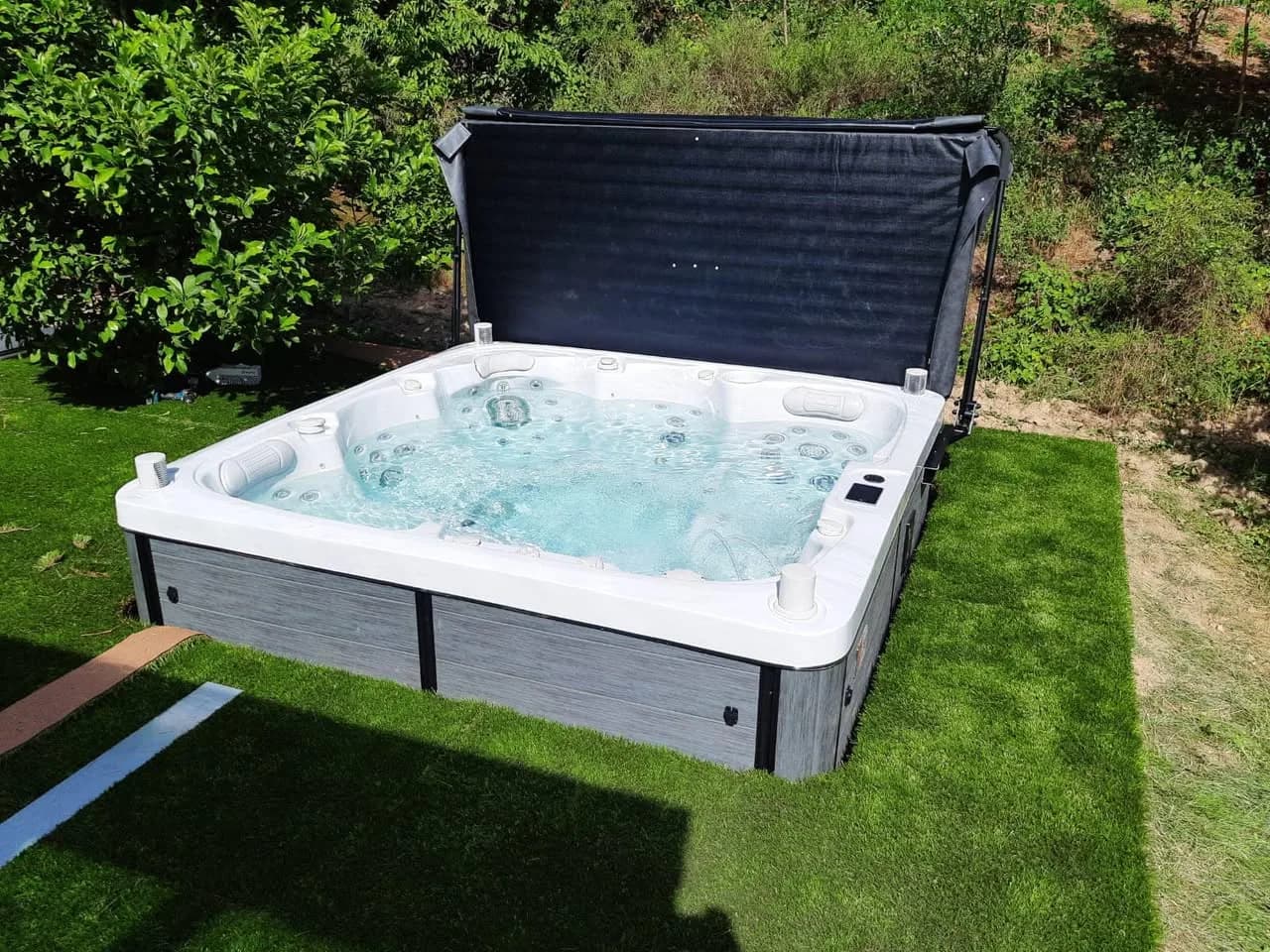 Installation d'un spa Sølveijg Full option à Buhl, autre vue du chantier