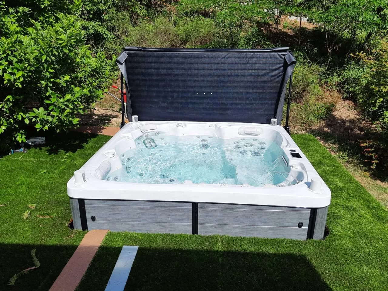 Installation d'un spa Sølveijg Full option à Buhl, autre vue du chantier