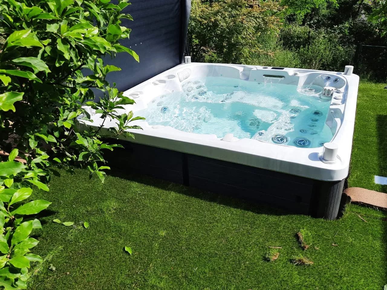 Installation d'un spa Sølveijg Full option à Buhl, autre vue du chantier