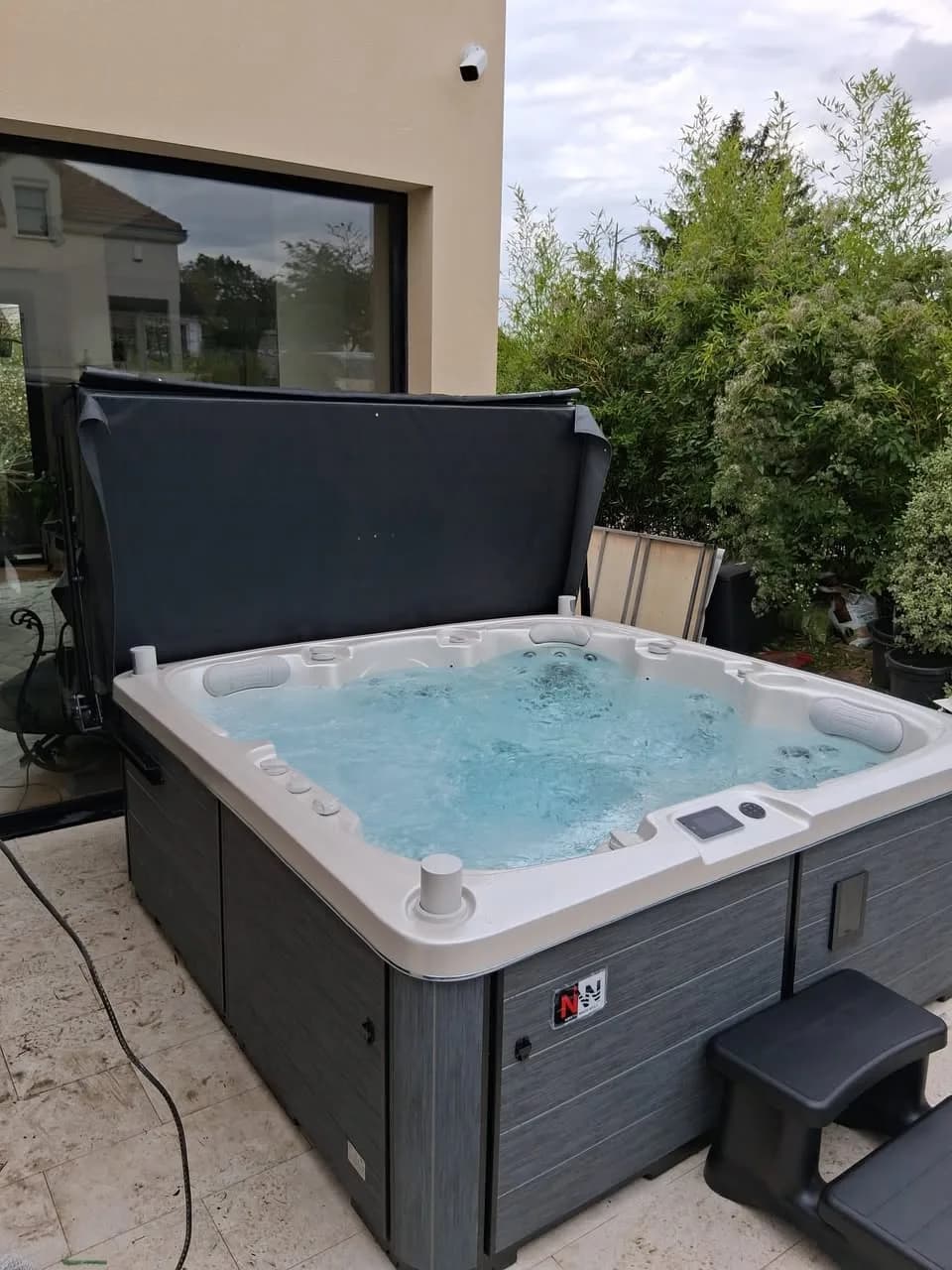 Installation d'un spa Sølveijg Full option à Bussy-Saint-Georges, autre vue du chantier