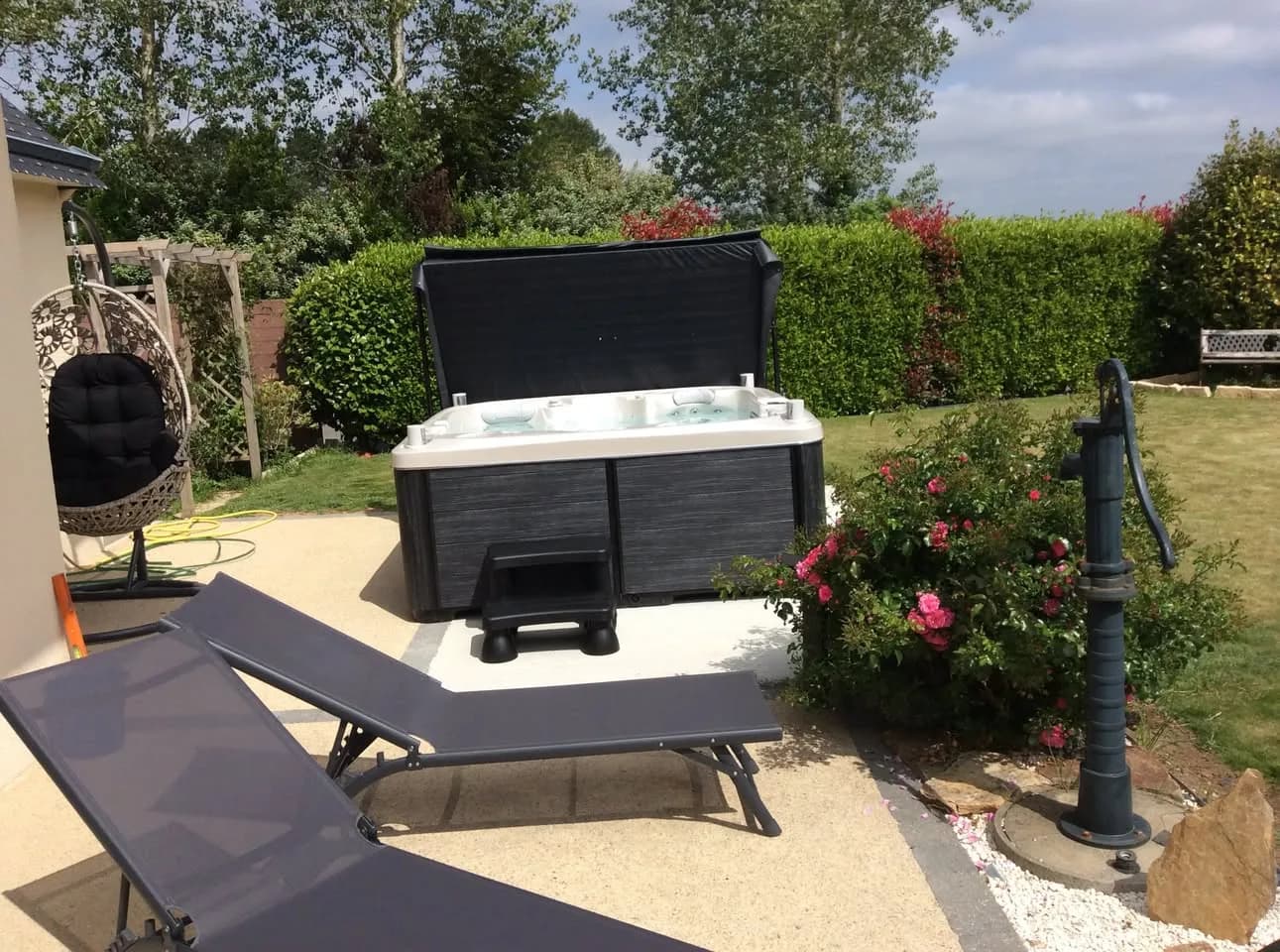 Installation d'un spa Sølveijg Full option à Cast, autre vue du chantier