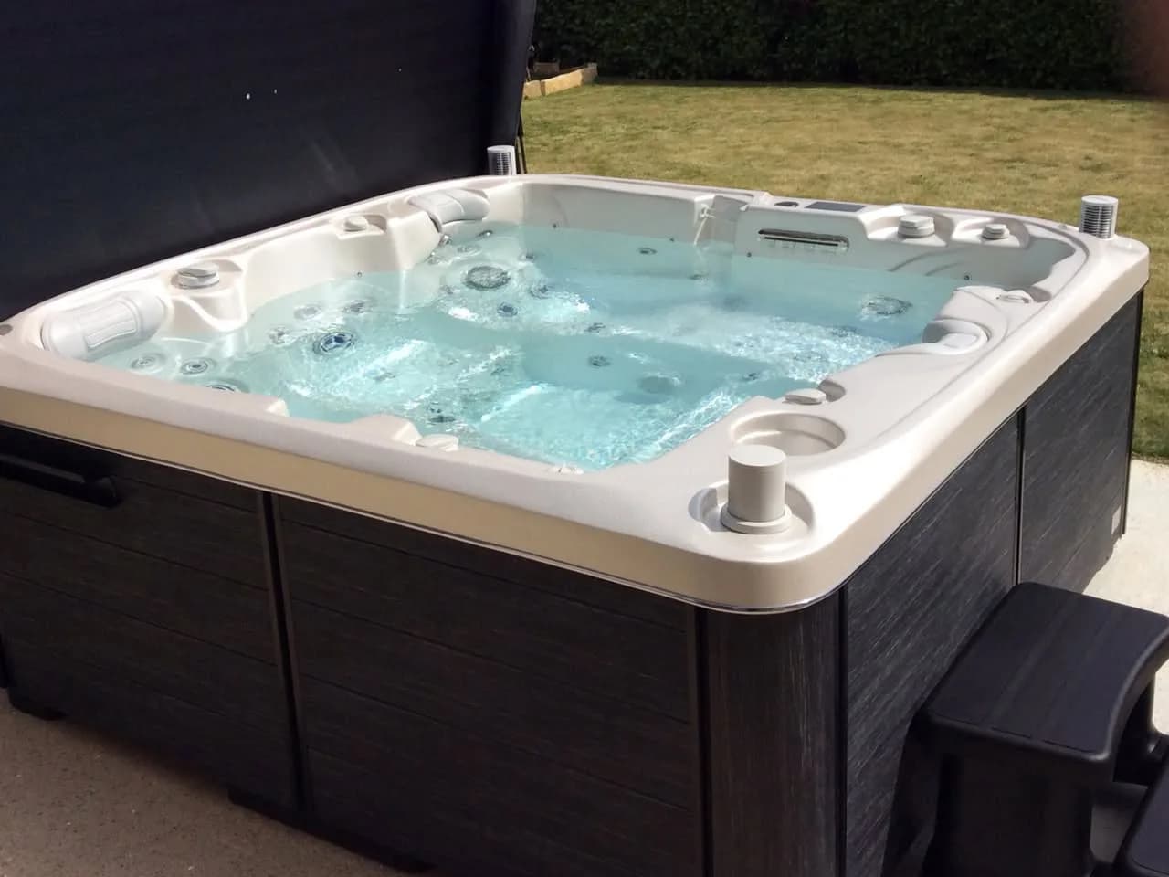 Installation d'un spa Sølveijg Full option à Cast, autre vue du chantier