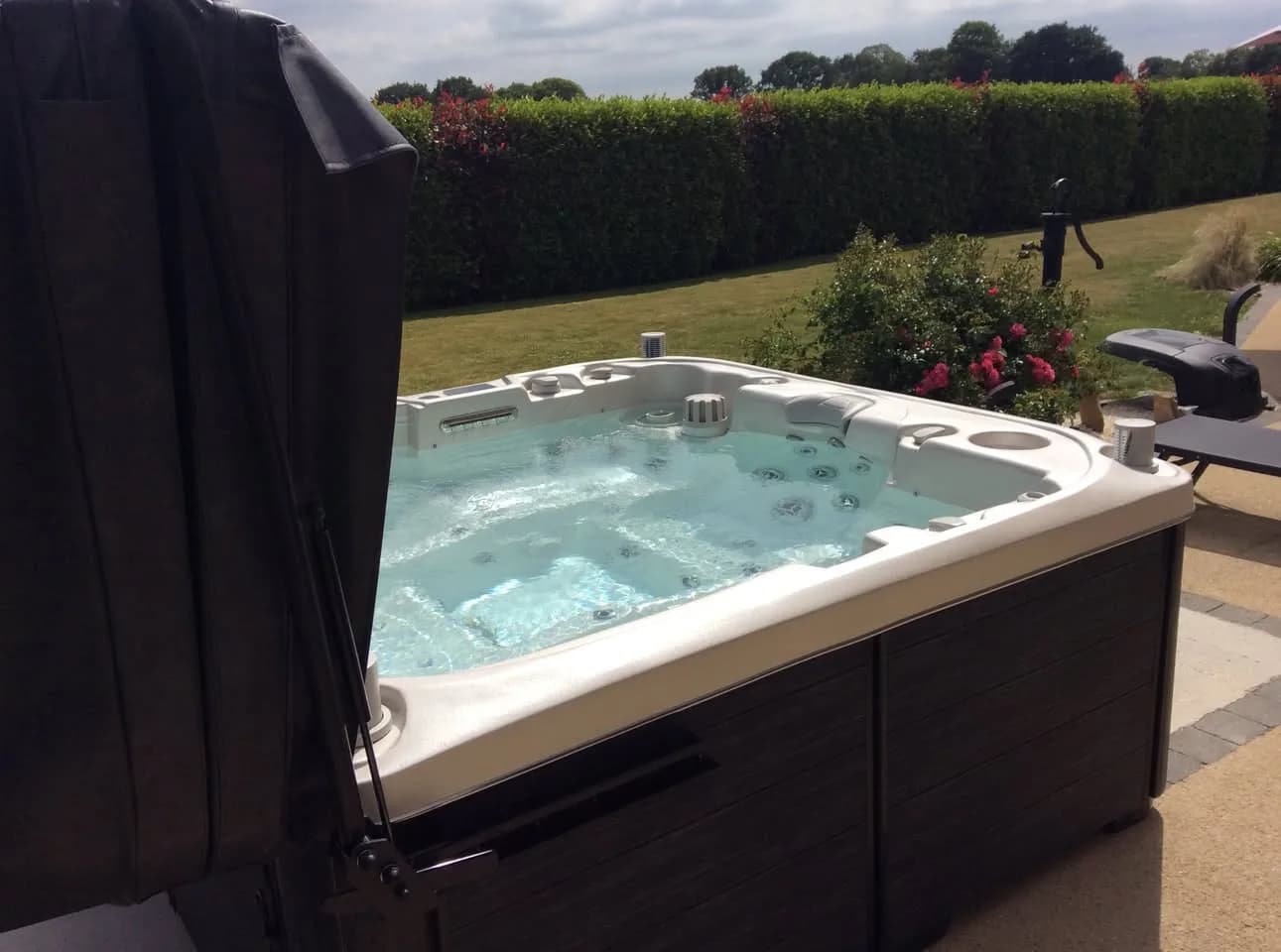 Installation d'un spa Sølveijg Full option à Cast, autre vue du chantier