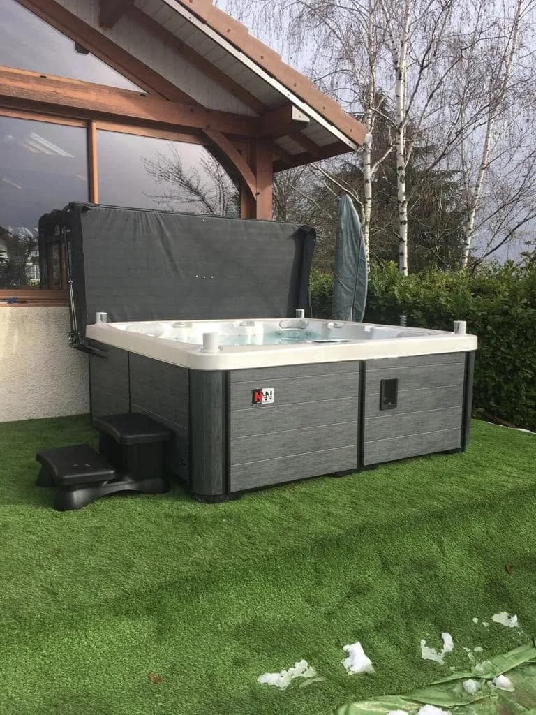 Installation d'un spa Sølveijg Full option à Challex, autre vue du chantier