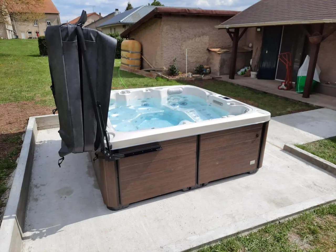 Installation d'un spa Sølveijg Full option en Moselle, autre vue du chantier