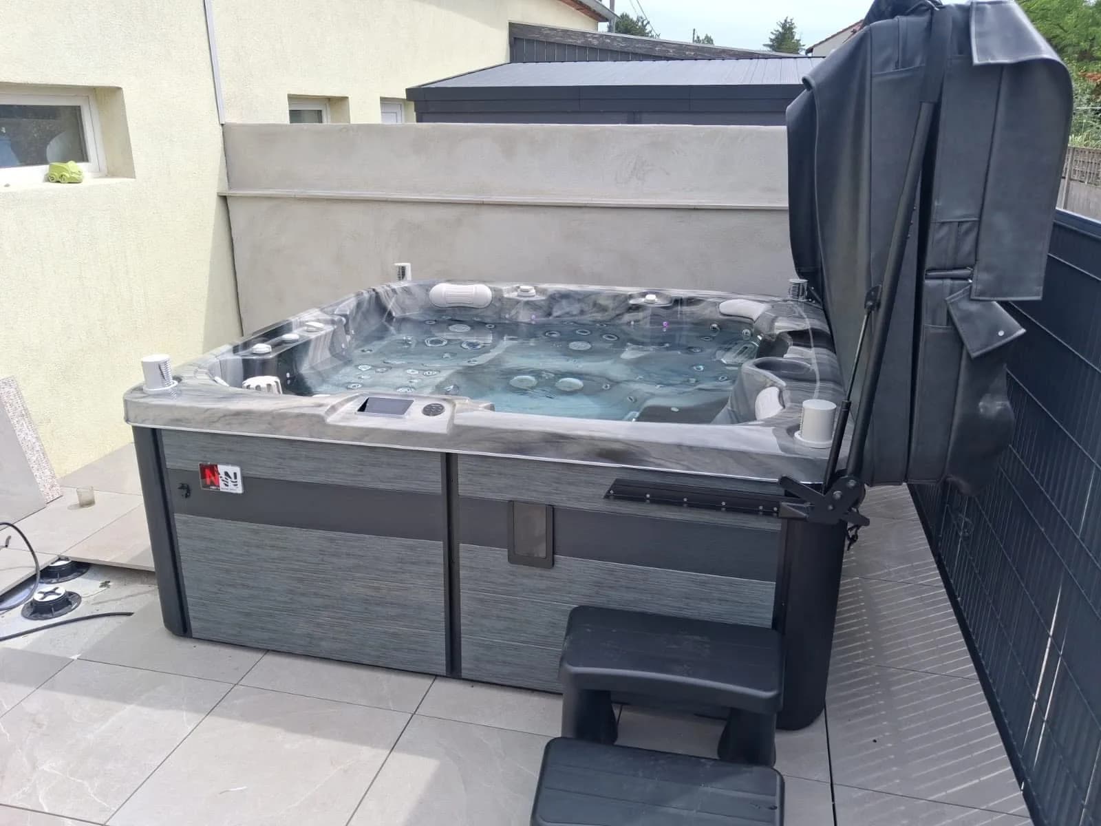 Installation d'un spa Sølveijg Full option à Habsheim, autre vue du chantier
