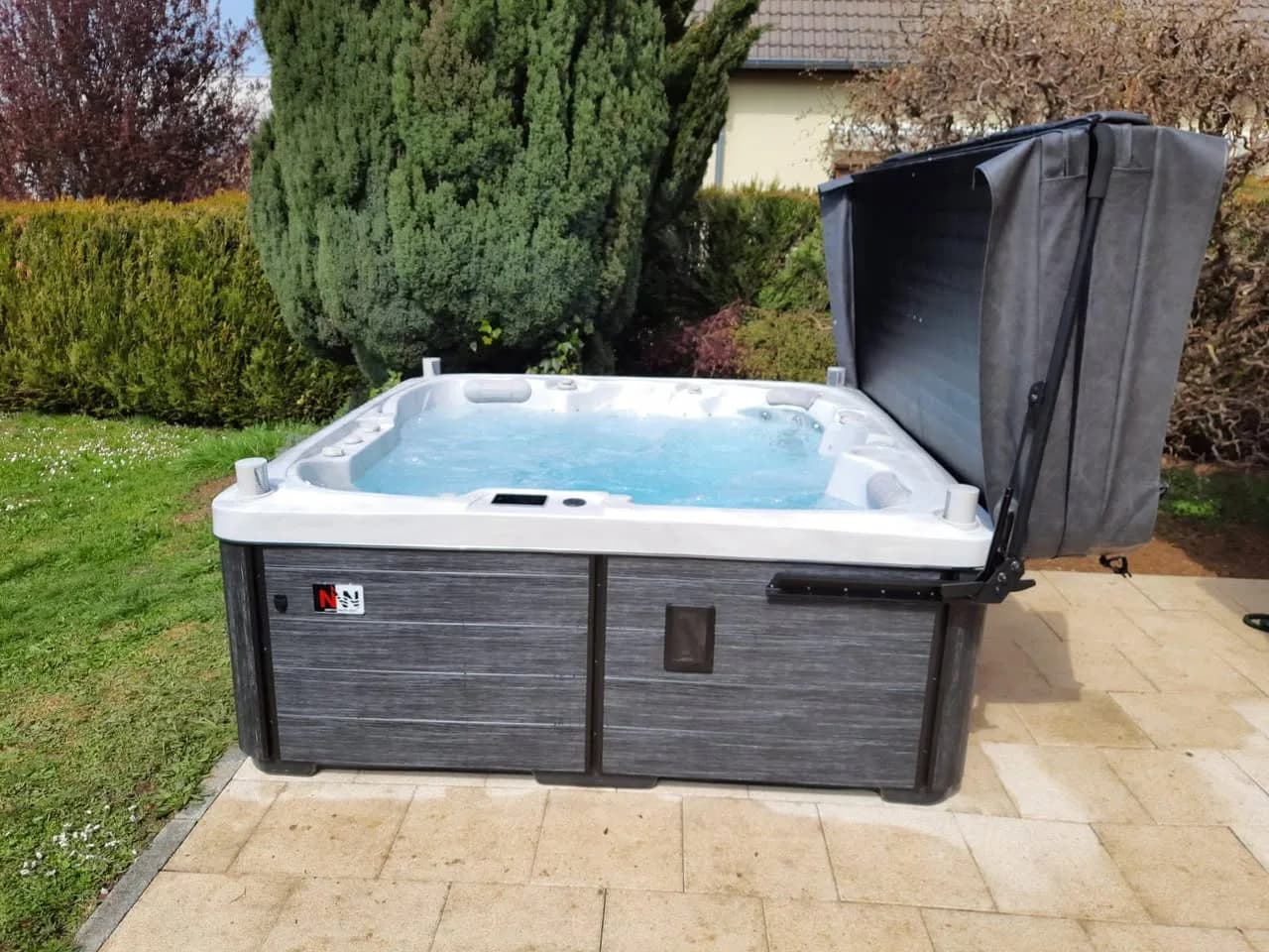 Installation d'un spa Sølveijg Full option à Heimsbrunn, autre vue du chantier