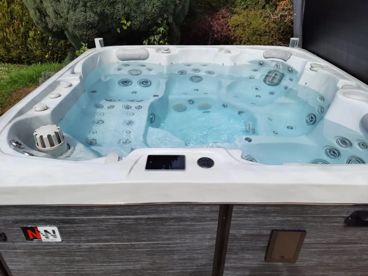 Installation d'un spa Sølveijg Full option à Heimsbrunn, autre vue du chantier