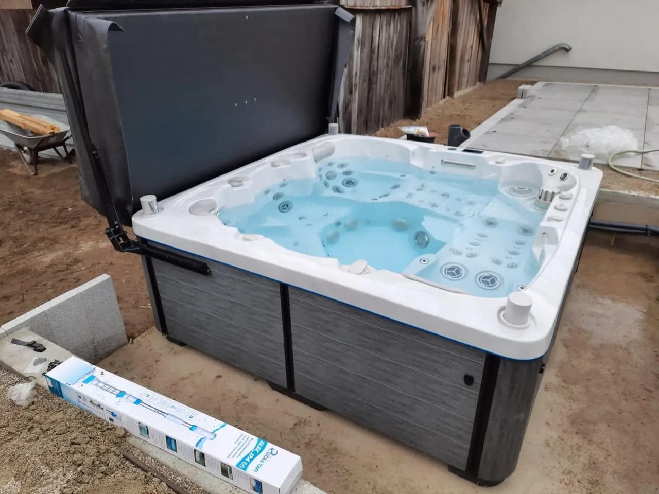 Installation d'un spa Sølveijg Full option à Hoenheim, autre vue du chantier