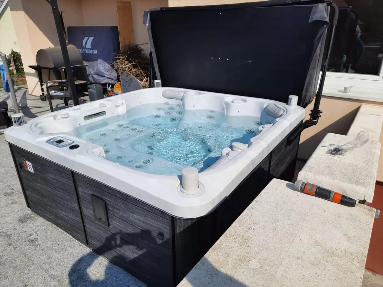 Installation d'un spa Sølveijg Full option à Kembs, autre vue du chantier