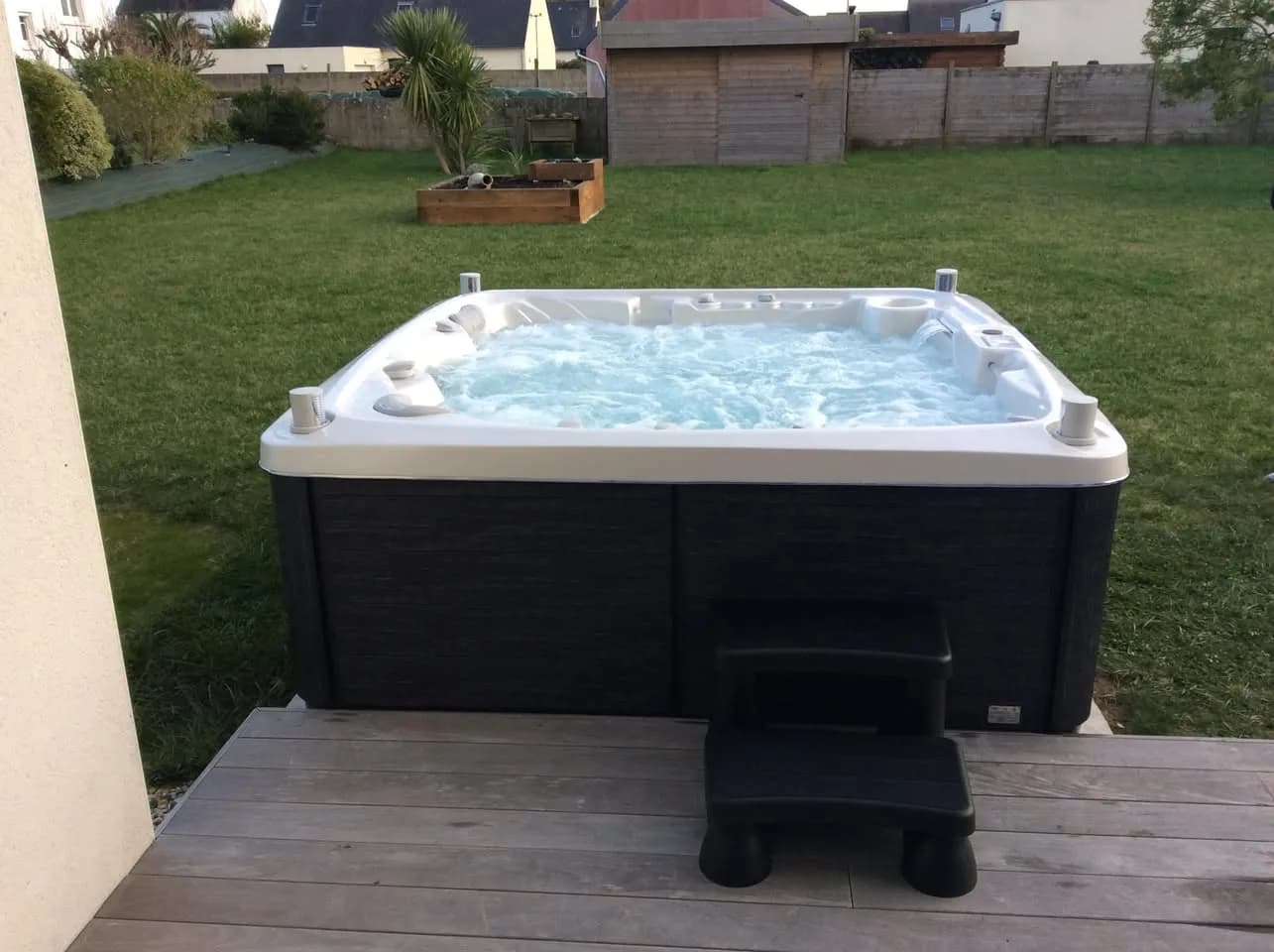 Installation d'un spa Sølveijg Full option à Loctudy, autre vue du chantier