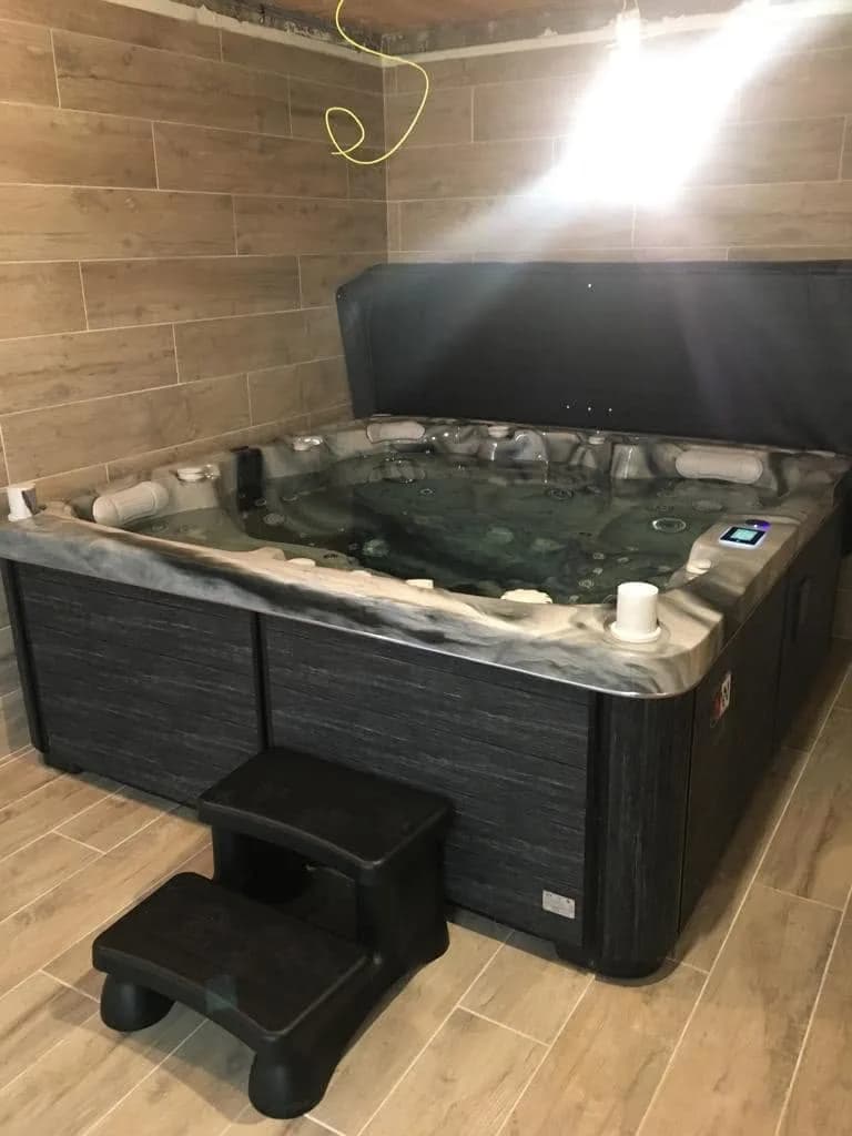 Installation d'un spa Sølveijg Full option à Madly, autre vue du chantier
