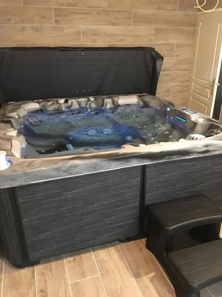 Installation d'un spa Sølveijg Full option à Madly, autre vue du chantier