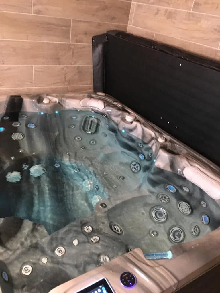 Installation d'un spa Sølveijg Full option à Madly, autre vue du chantier