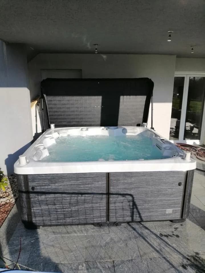 Installation d'un spa Sølveijg Full option à Muespach, autre vue du chantier