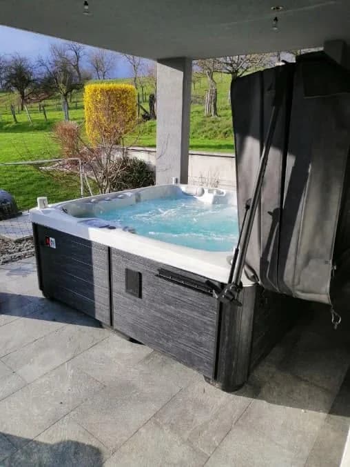 Installation d'un spa Sølveijg Full option à Muespach, autre vue du chantier