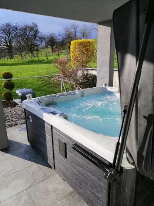 Installation d'un spa Sølveijg Full option à Muespach, autre vue du chantier