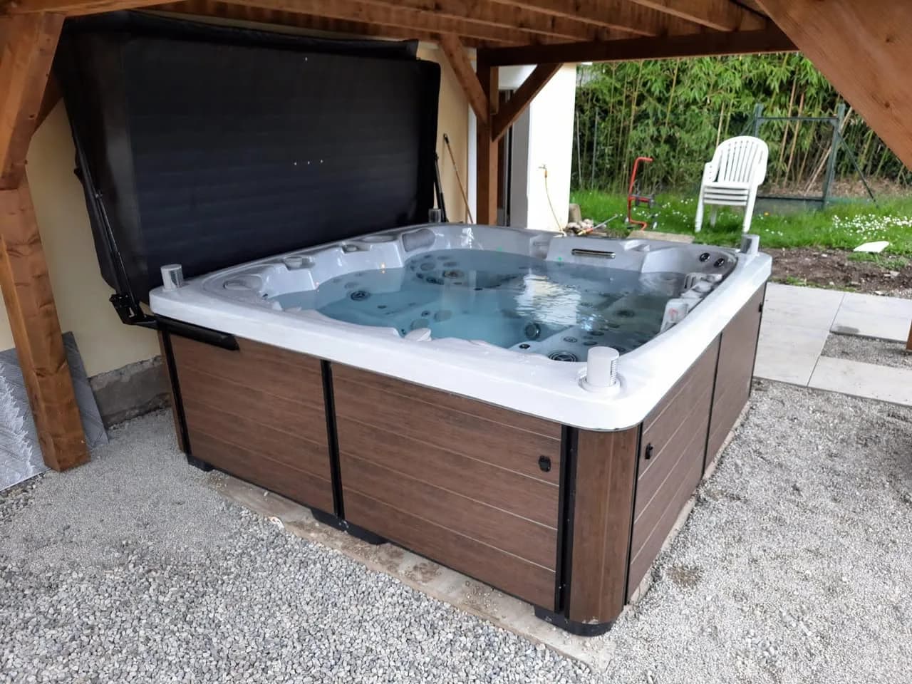 Installation d'un spa Sølveijg Full option à Pfastatt, autre vue du chantier