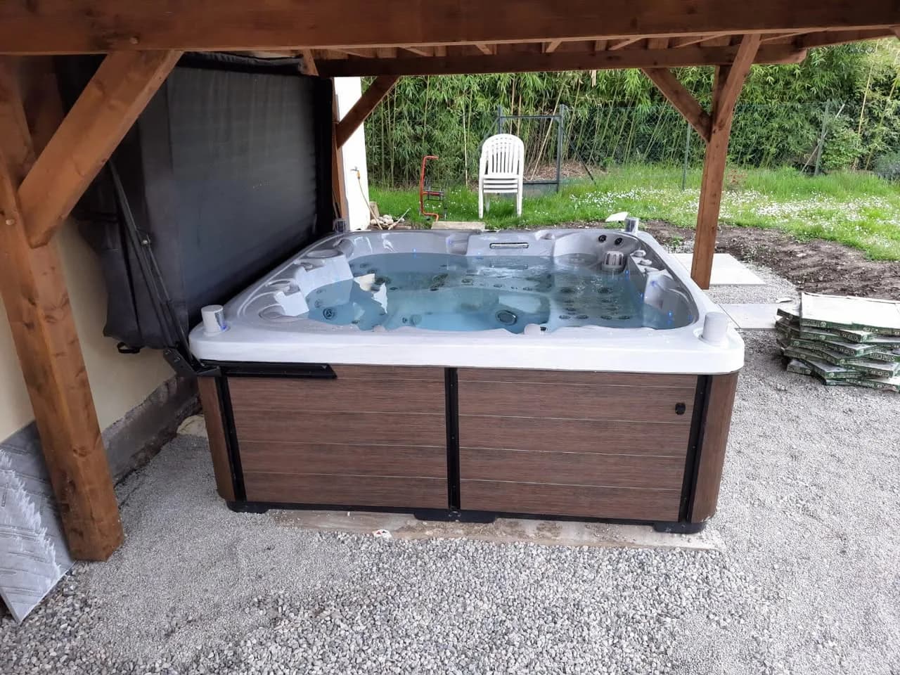 Installation d'un spa Sølveijg Full option à Pfastatt, autre vue du chantier