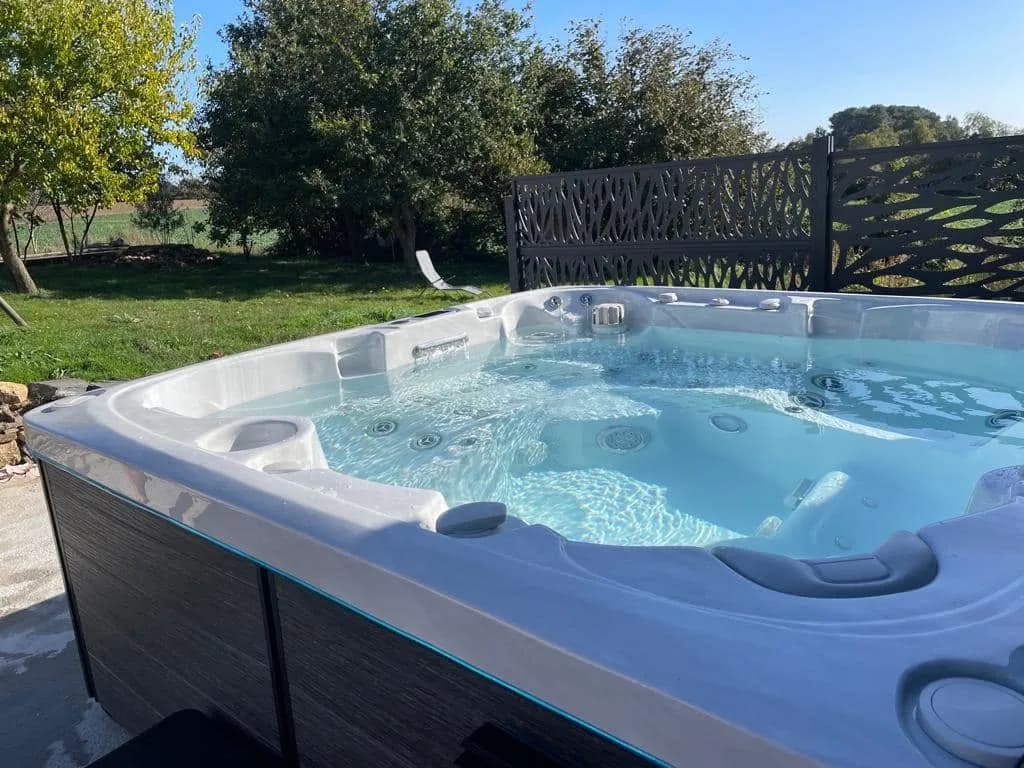 Installation d'un spa Sølveijg Full option à Pierric, autre vue du chantier