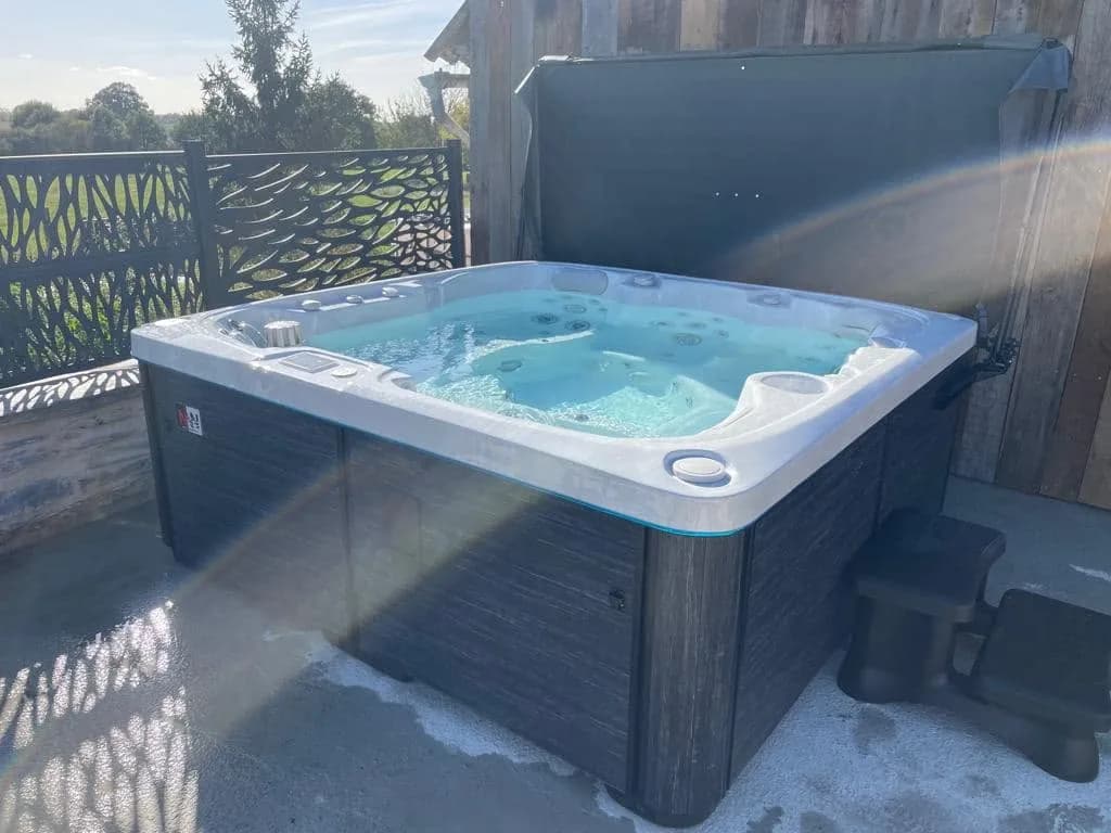 Installation d'un spa Sølveijg Full option à Pierric, autre vue du chantier