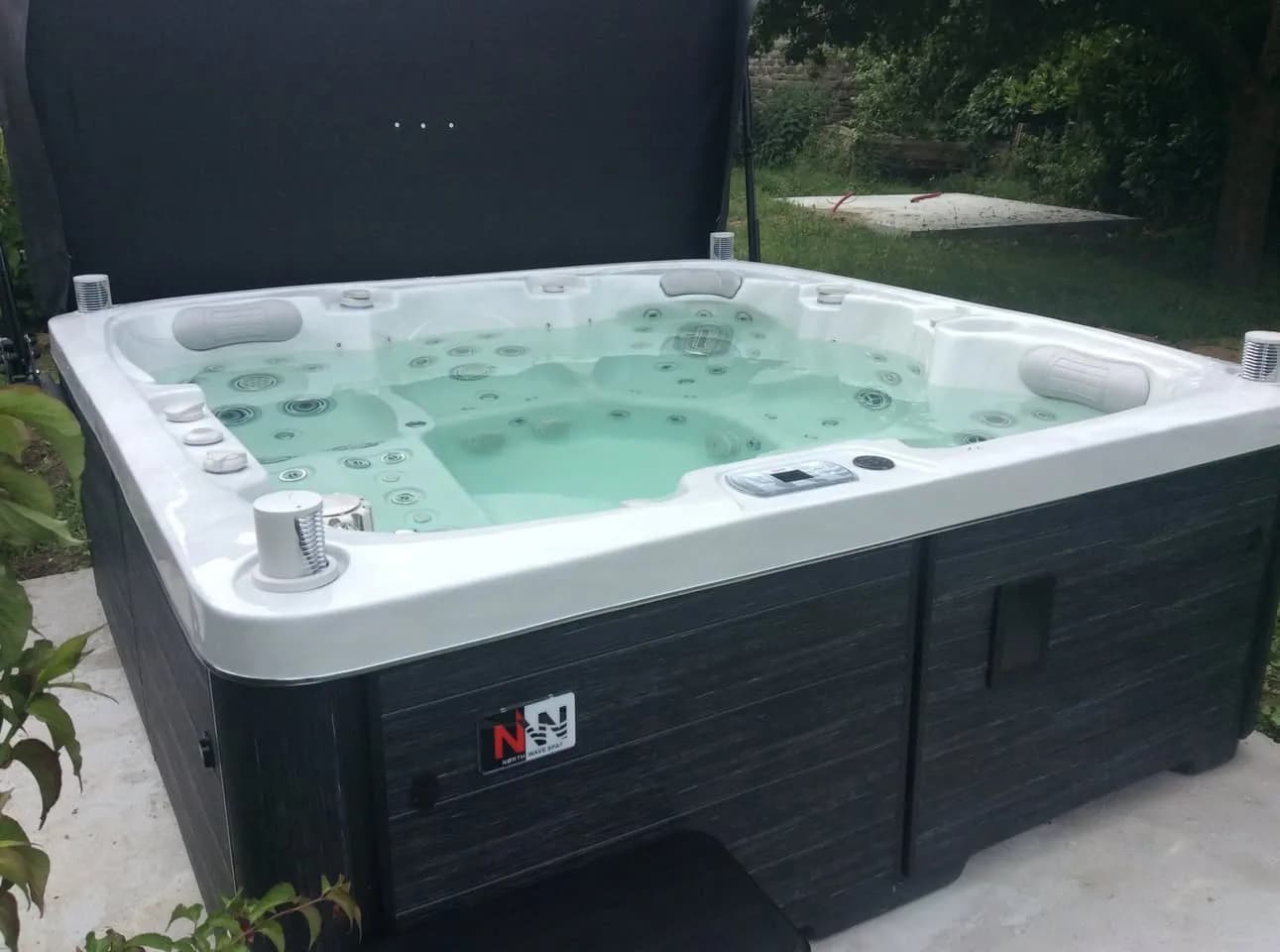 Installation d'un spa Sølveijg Full option à Ploemeur, autre vue du chantier