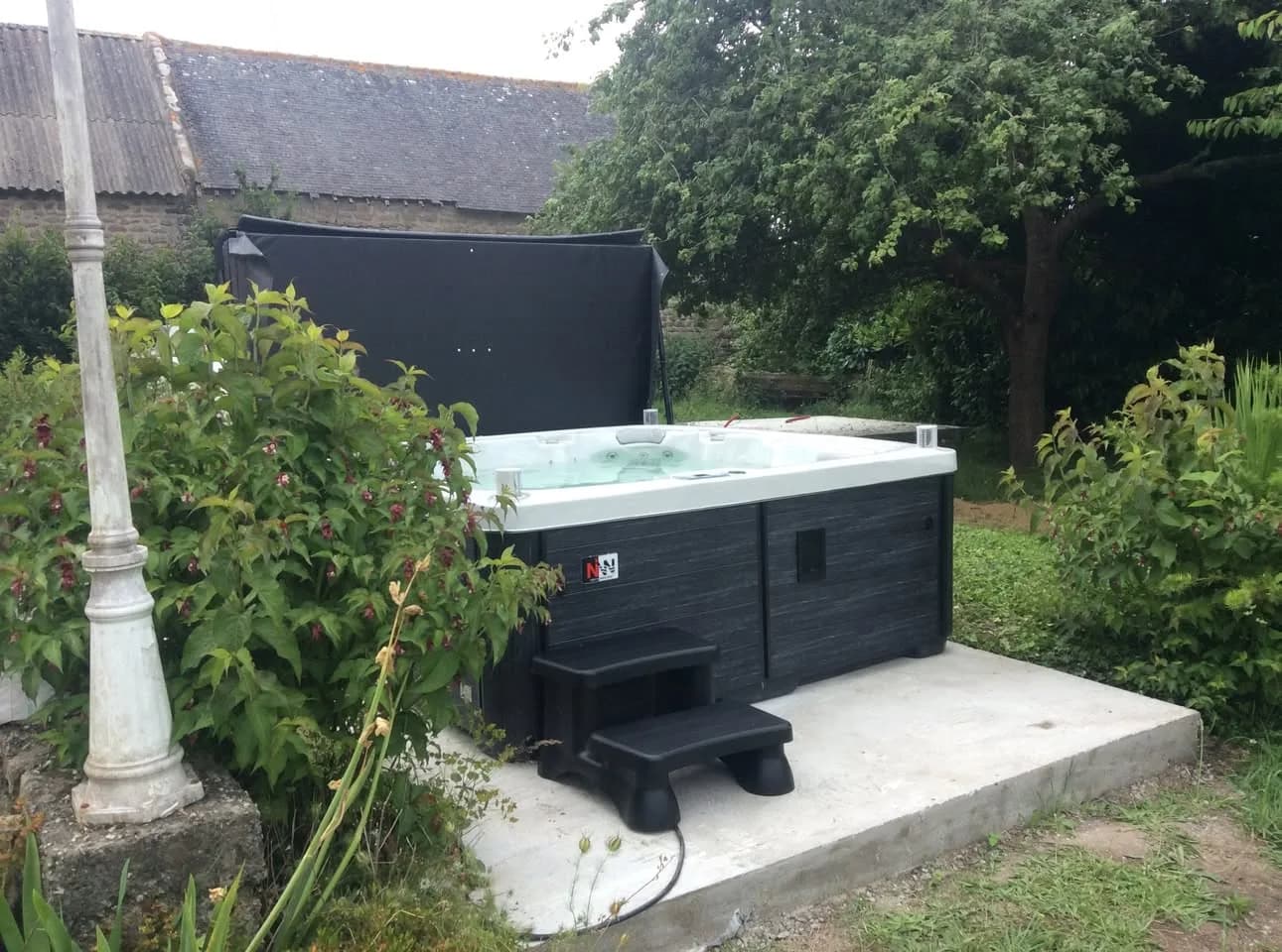 Installation d'un spa Sølveijg Full option à Ploemeur, autre vue du chantier