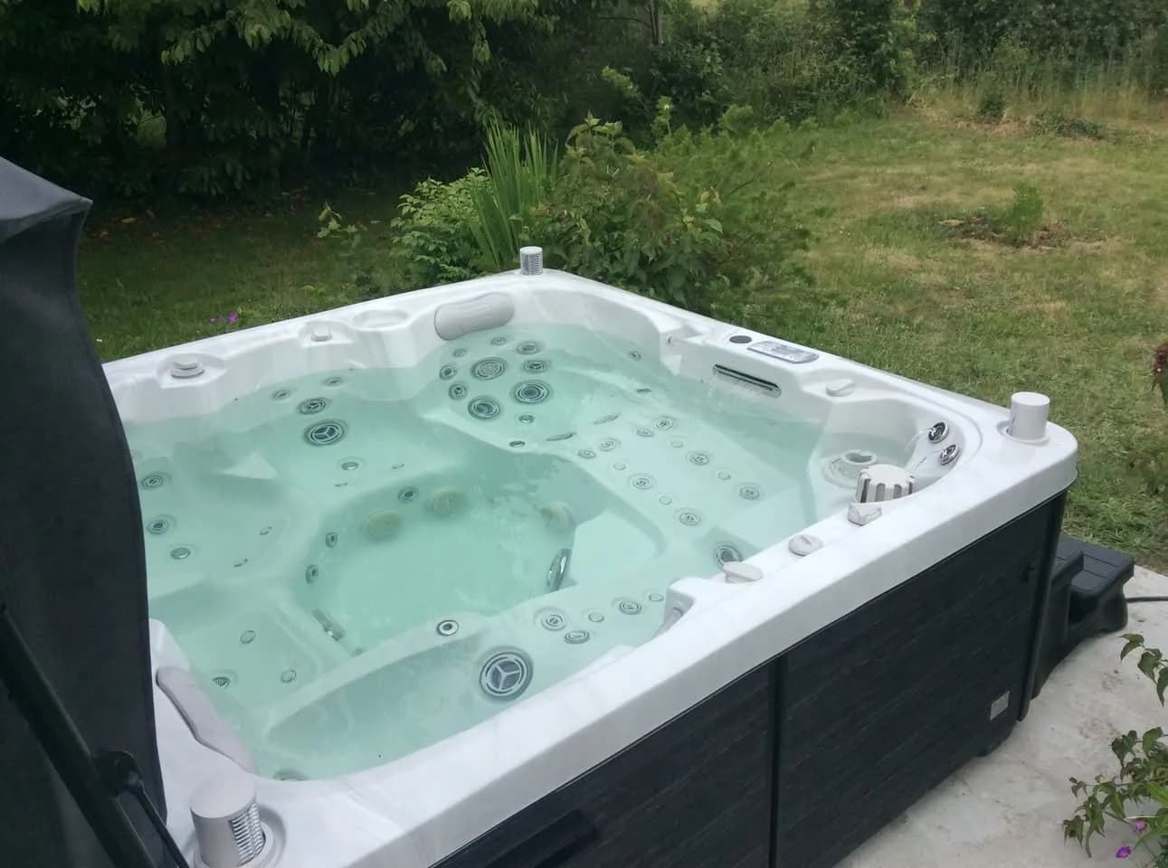 Installation d'un spa Sølveijg Full option à Ploemeur, autre vue du chantier