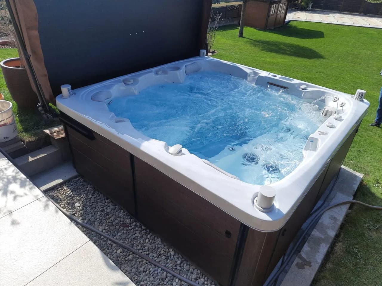 Installation d'un spa Sølveijg Full option à Pulversheim, autre vue du chantier