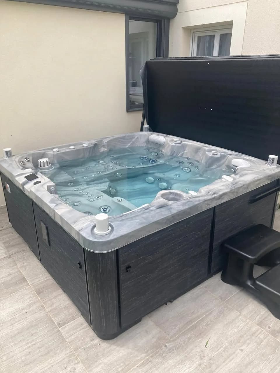 Installation d'un spa Sølveijg Full option à Savigny-sur-Orge, autre vue du chantier
