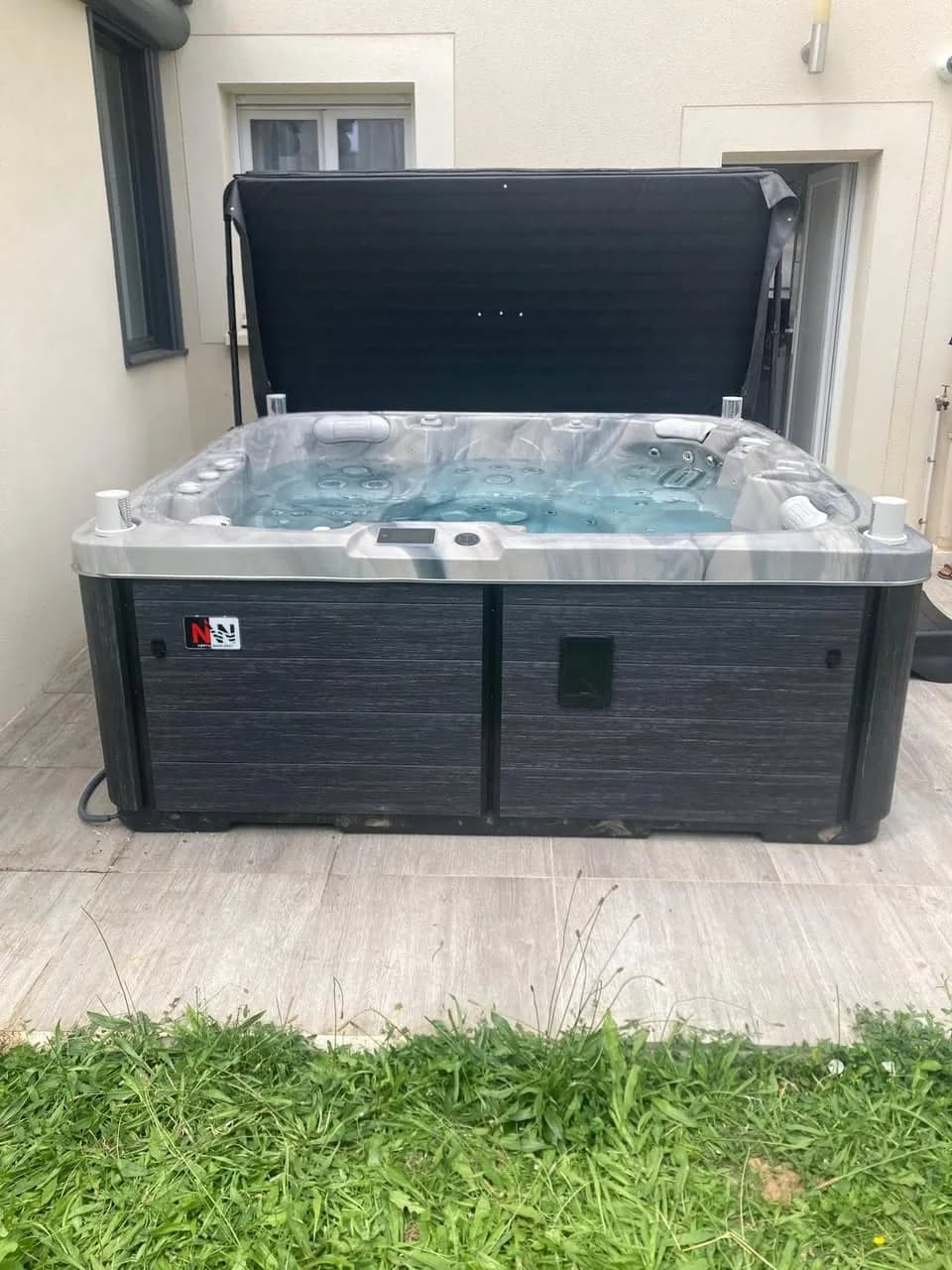 Installation d'un spa Sølveijg Full option à Savigny-sur-Orge, autre vue du chantier
