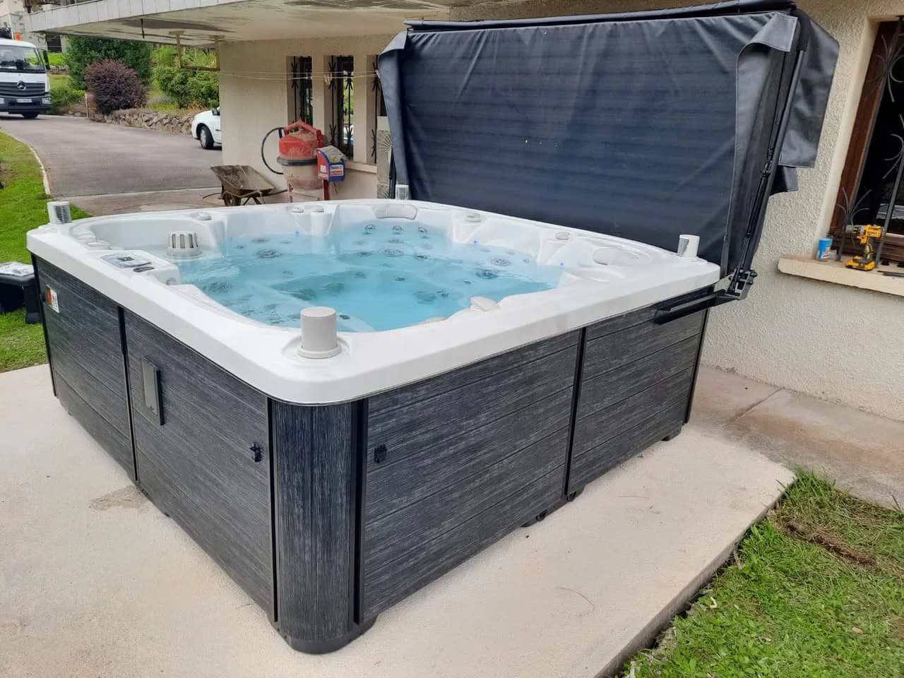 Installation d'un spa Sølveijg Full option à Ventron, autre vue du chantier