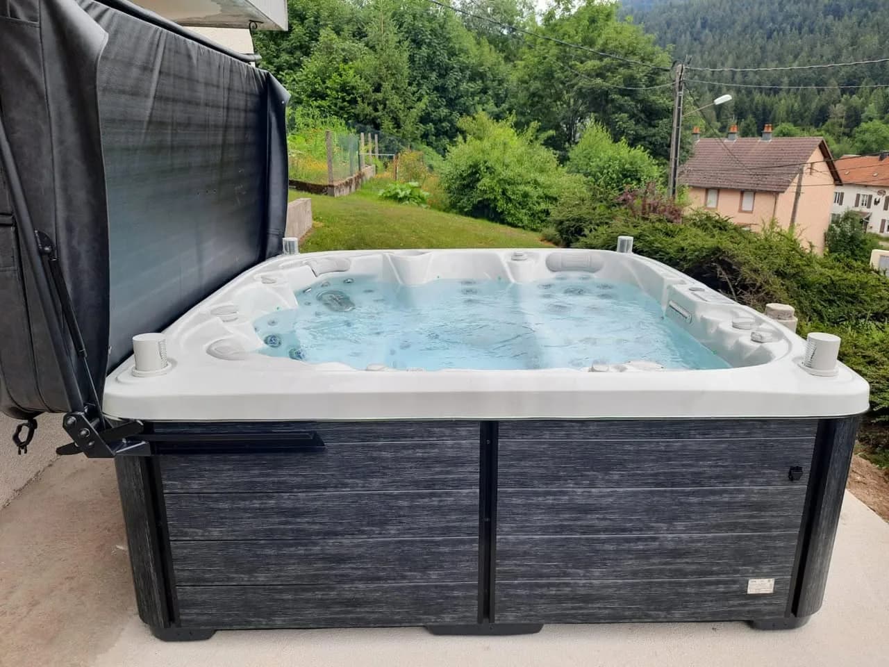 Installation d'un spa Sølveijg Full option à Ventron, autre vue du chantier