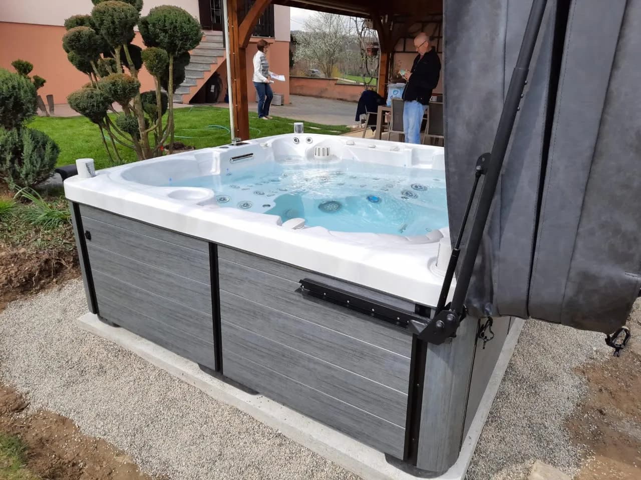 Installation d'un spa Sølveijg Full option à Willer, autre vue du chantier