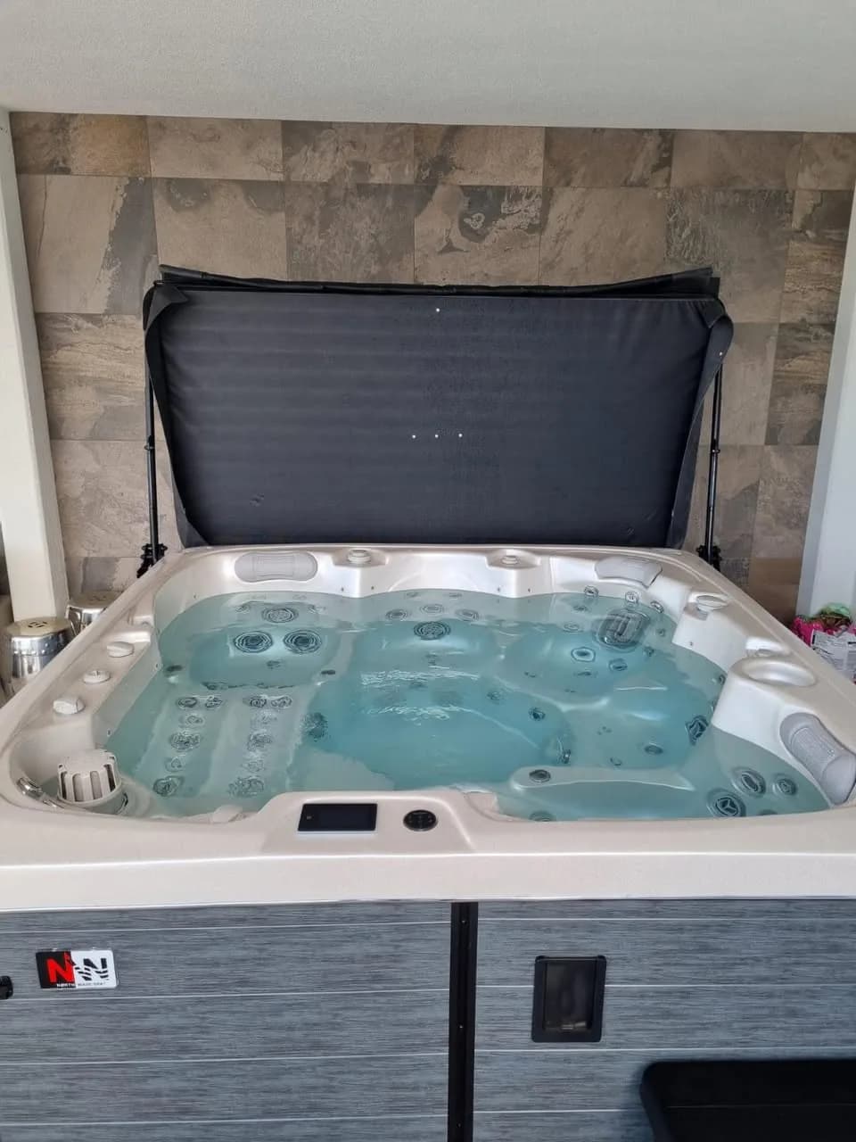 Installation d'un spa Sølveijg à Hérange, autre vue du chantier