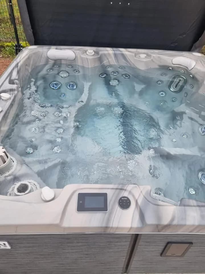 Installation d'un spa Sølveijg à Herrlisheim-près-Colmar, autre vue du chantier