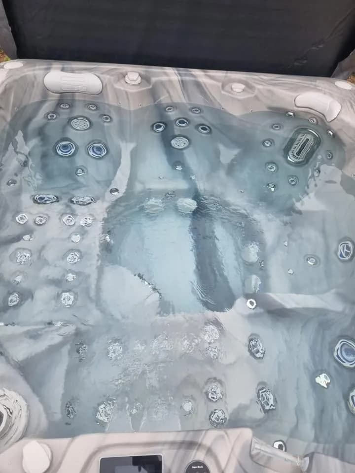 Installation d'un spa Sølveijg à Herrlisheim-près-Colmar, autre vue du chantier