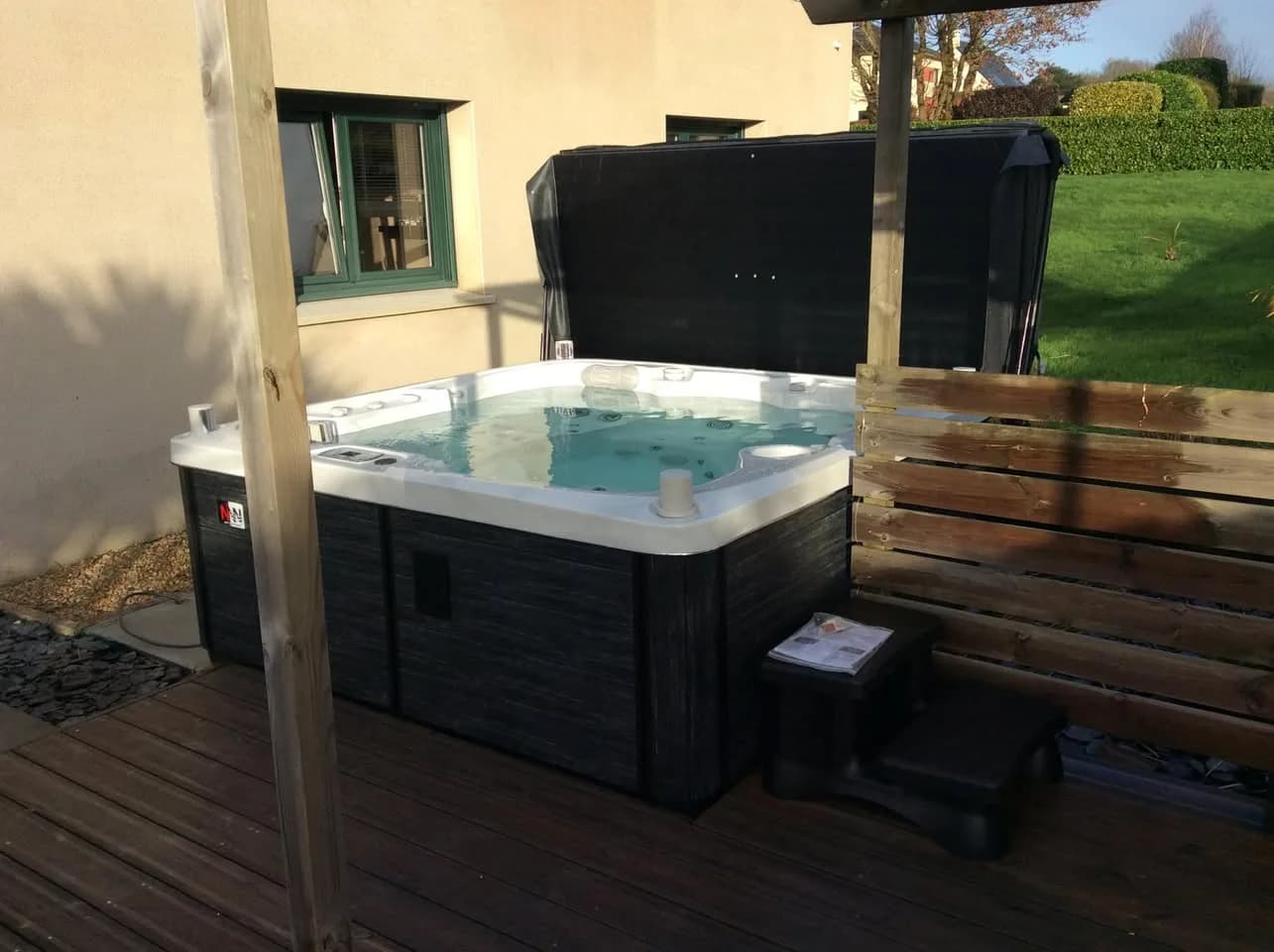 Installation d'un spa Sølveijg à Landivisiau, autre vue du chantier