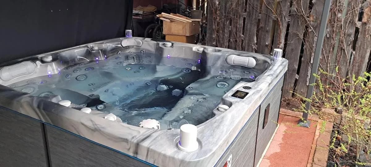 Installation d'un spa Sølveijg à Riespach, autre vue du chantier
