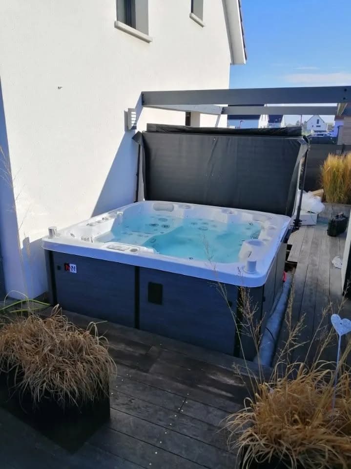 Installation d'un spa Sølveijg à Rustenhart, autre vue du chantier