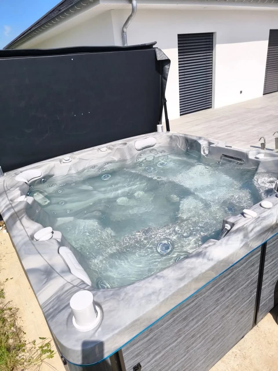 Installation d'un spa Sølveijg à Valdieu-Lutran, autre vue du chantier