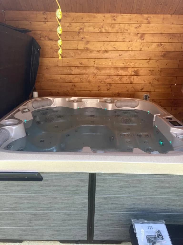Installation d'un spa Sørrana à Authoison, autre vue du chantier