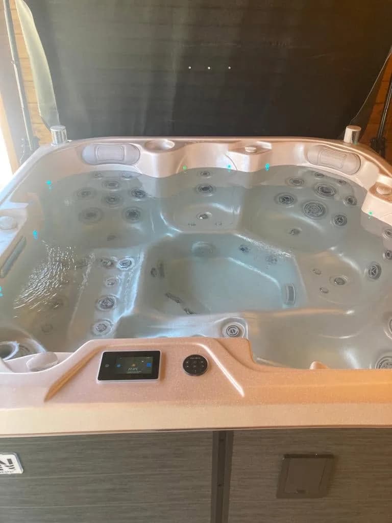 Installation d'un spa Sørrana à Authoison, autre vue du chantier