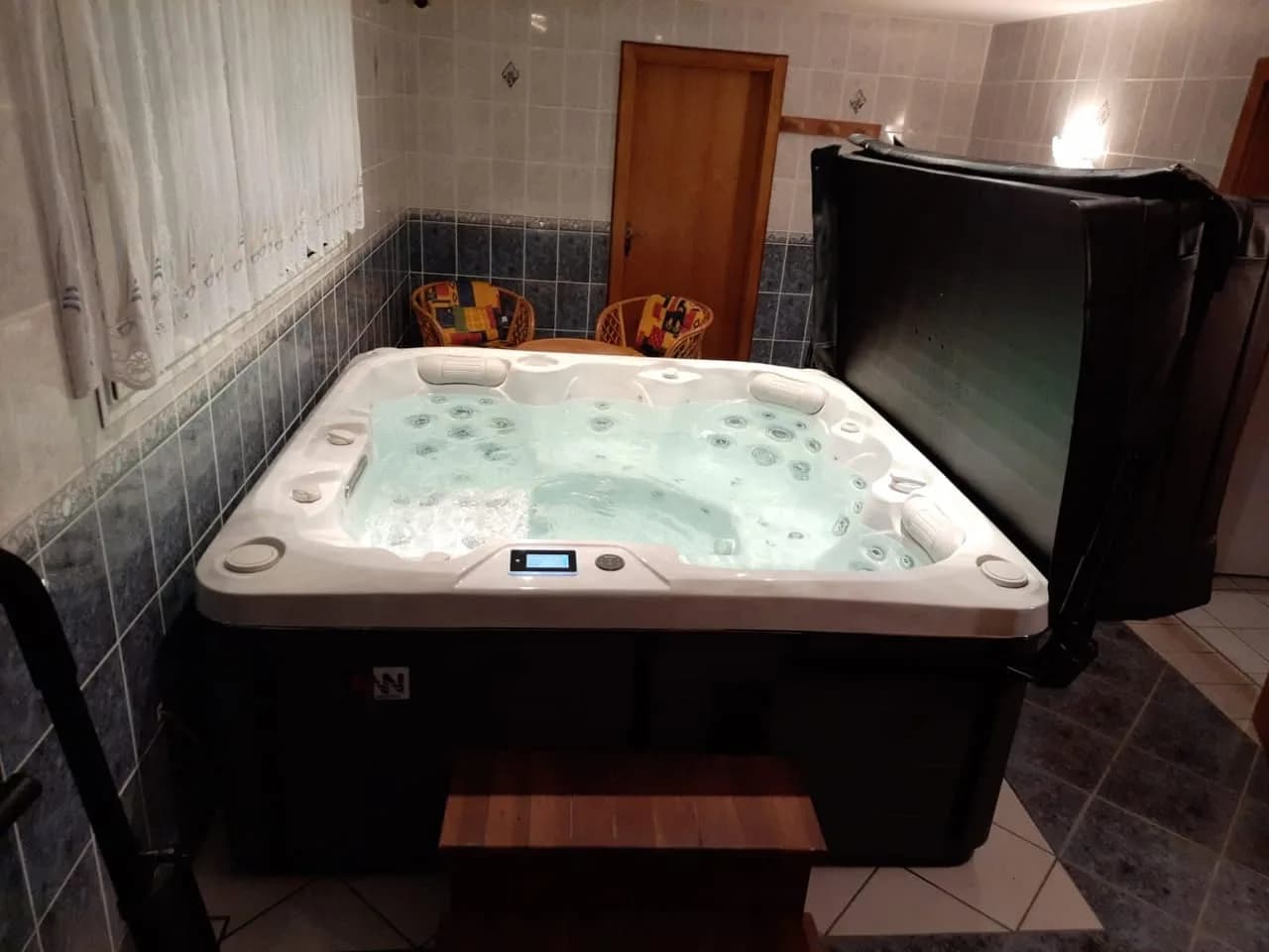 Installation d'un spa Sørrana à Michelbach-le-Haut, en intérieur dans une pièce carrelée