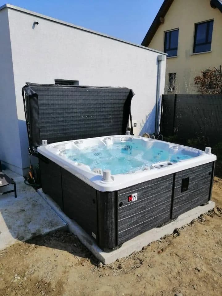 Installation d'un spa Søvik Full option à Niffer, autre vue du chantier