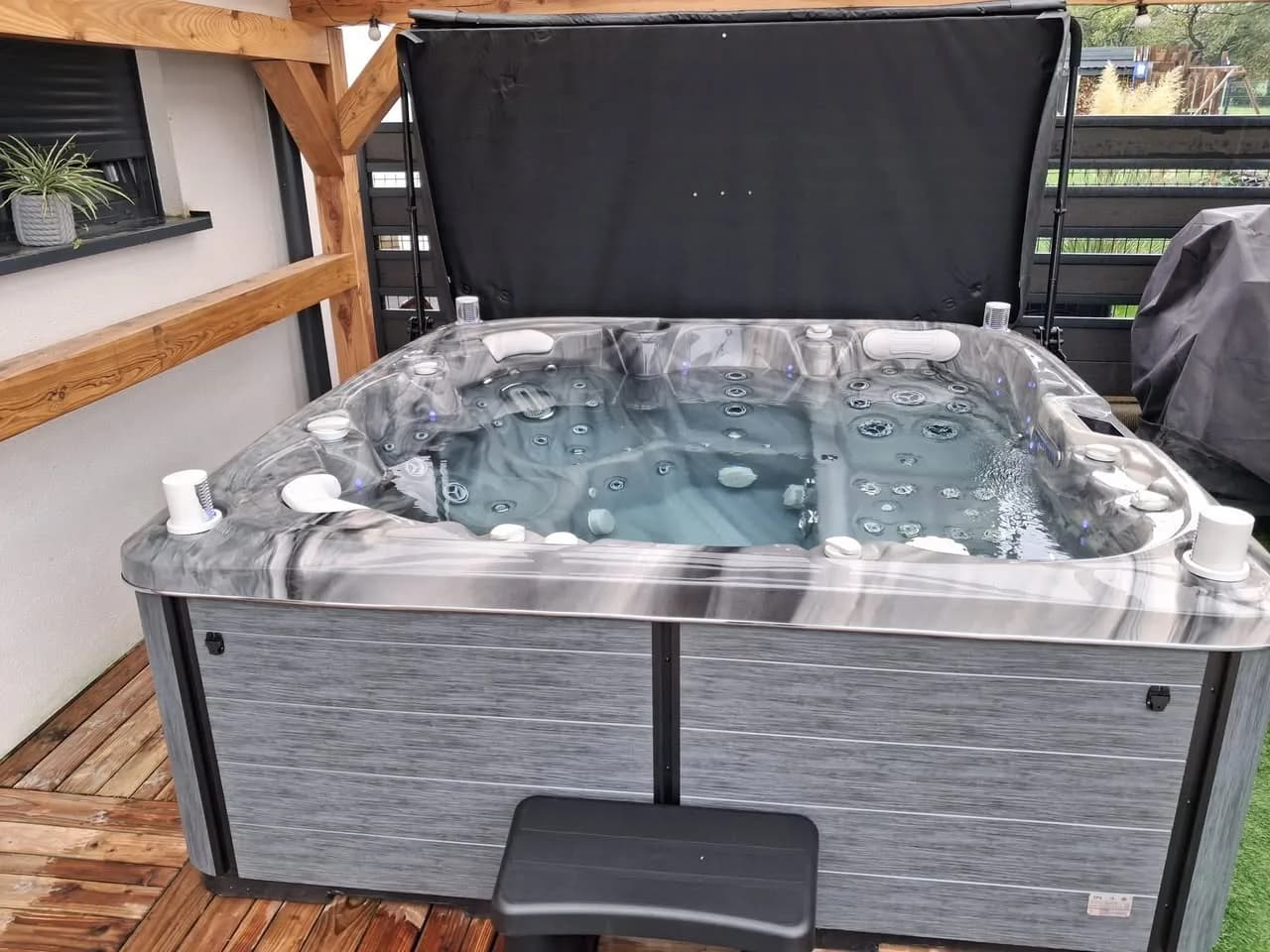 Installation d'un spa Søvik Full option, autre vue du chantier