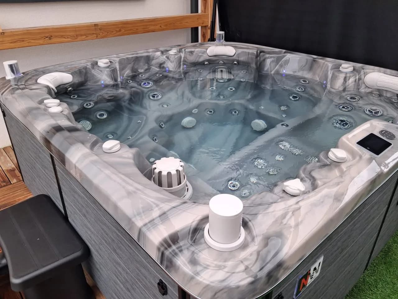 Installation d'un spa Søvik Full option, autre vue du chantier