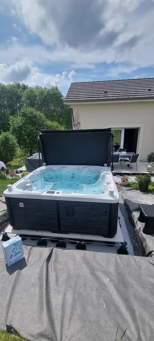 Installation d'un spa Søvik à Monneren, autre vue du chantier
