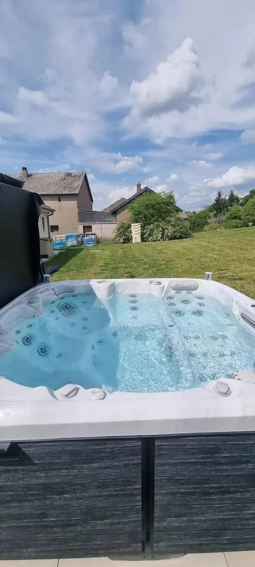 Installation d'un spa Søvik à Monneren, autre vue du chantier
