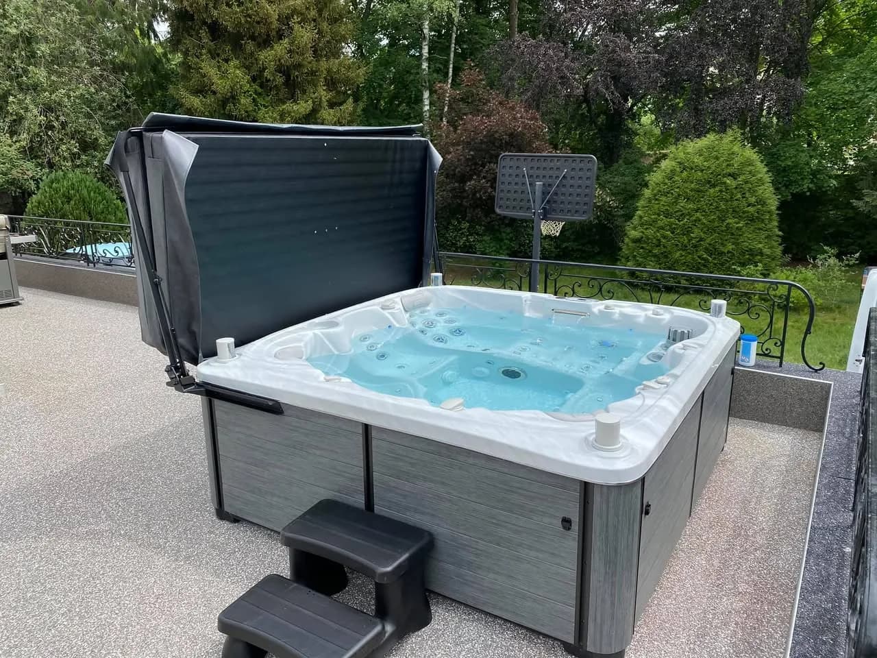 Installation d'un spa Søvik à Saint-Dié-des-Vosges, autre vue du chantier